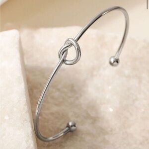 Sophisticated Silver Knot Bracelet